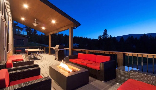 Upscale Lake House! 2 King Master Suites! Kayaks,Bikes,Basketball,EV/RV plug-in!