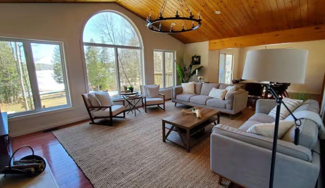 Upscale Lakehouse, Private Sauna, Great Views, Great Fishing! Pet-Friendly