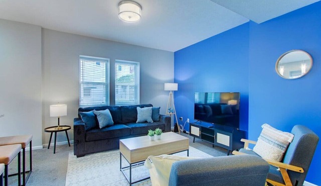 Upscale Little Italy Two Bedroom w/Private Drive