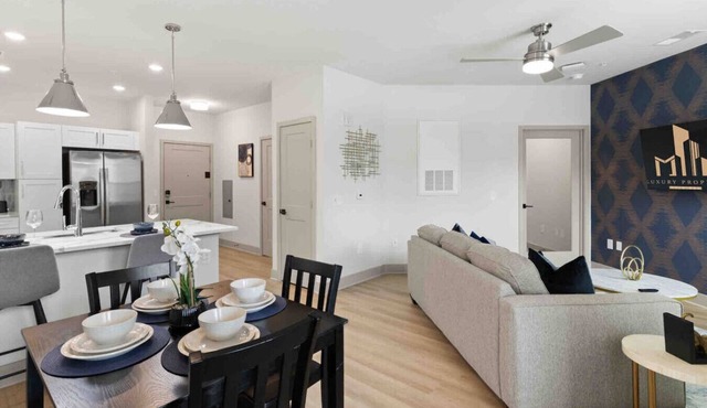 Upscale Living 5 Min From Downtown