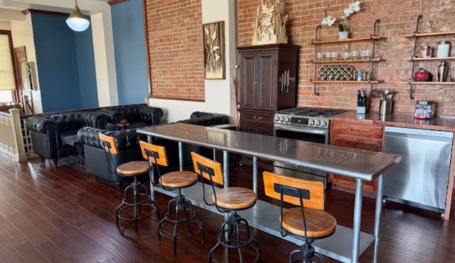 Upscale Loft in Downtown St Joseph