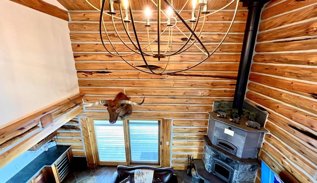 Upscale log home at base of Bighorn Mountains in Big Horn WY