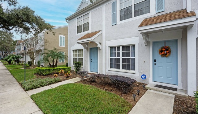 Upscale Long Stay: KING Bed-Pool-Wifi-Gated-Pets-Tampa Palms-Moffitt Cancer Ctr