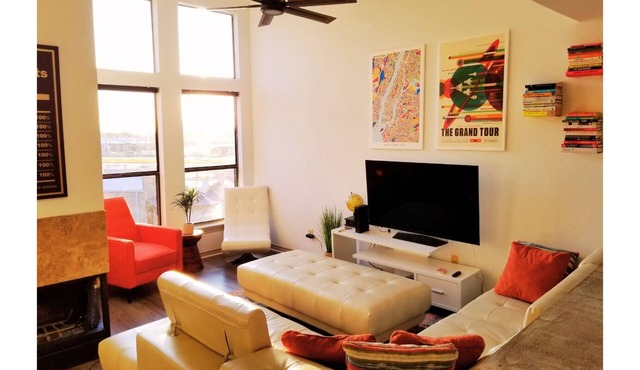 Upscale luxury 2 bd 1 bth loft condo - 10 mins to Airport!