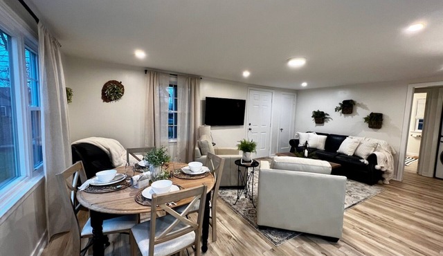 Upscale Luxury Apt, 2 minute walk to Glenn Park and Britesmith!