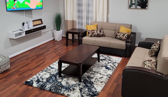 Upscale Luxury Townhouse, 3 BR, 2.5 bath near Fort Meade, Deck