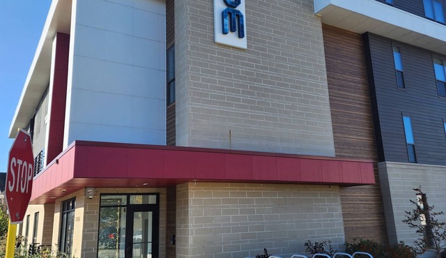 Upscale Modern appt near the Airport and Warner Park!