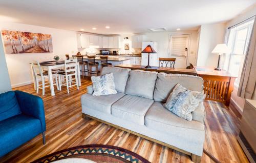 Upscale Moosehead lake Suite downtown Greenville