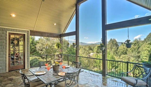 Upscale Mountain Escape with View, 10 Mi to Dwtn!