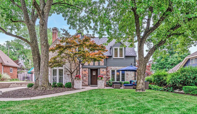Upscale neighborhood. Minutes to downtown. Large home and Pet-friendly in M-K