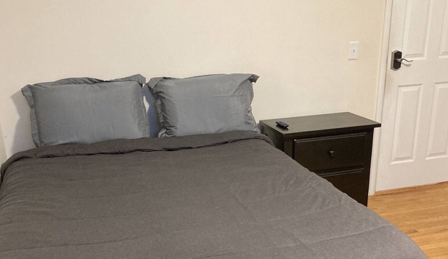 Upscale Neighborhood Cozy & Comfy w/Amenities Room #3