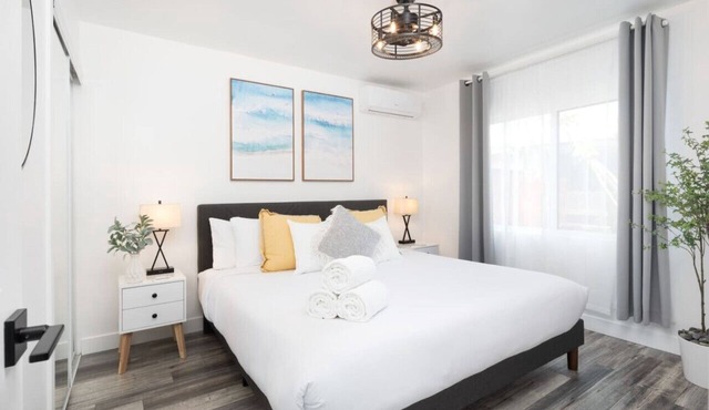Upscale Oasis, Downtown SD, BBQ, Fire Pit & More!