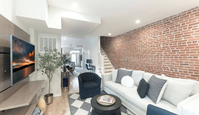 Upscale Old Town Alexandria Retreat - Walk to King St Metro