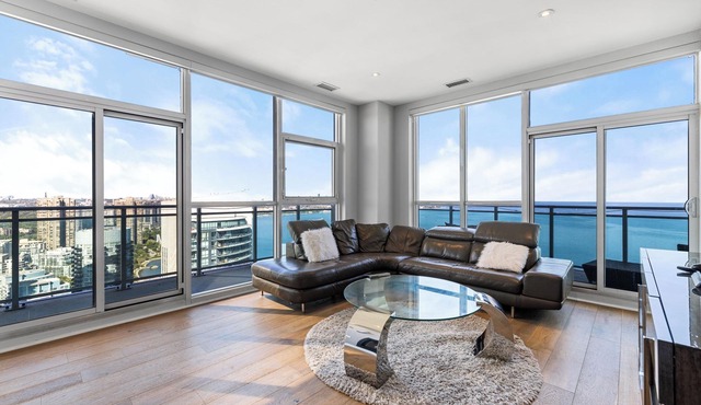 Upscale Penthouse with breathtaking unobstructed views