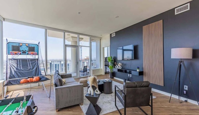 Upscale PHX Stay | Pool,Gym,Balcony,W/D,Parking