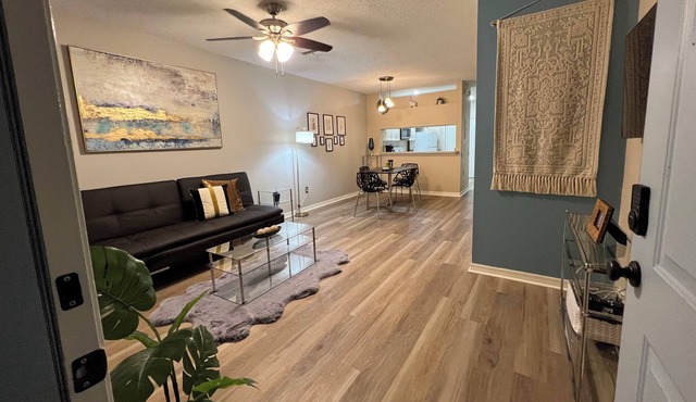 Upscale: POOL, KING Bed, Long Stay by Tampa Palms