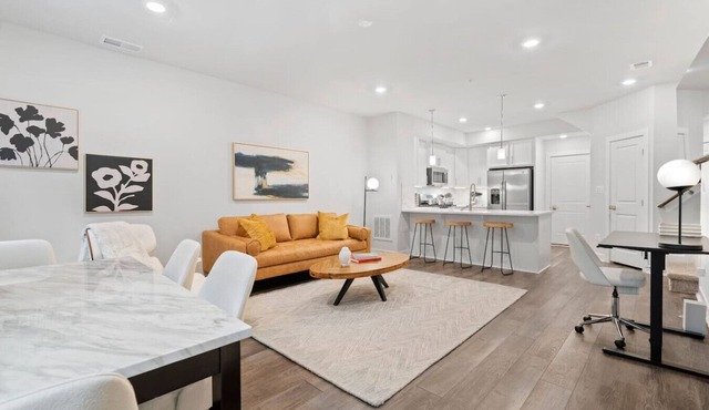 Upscale+Private Home 3 BEDR+3 BTH, Kitchen, Garage