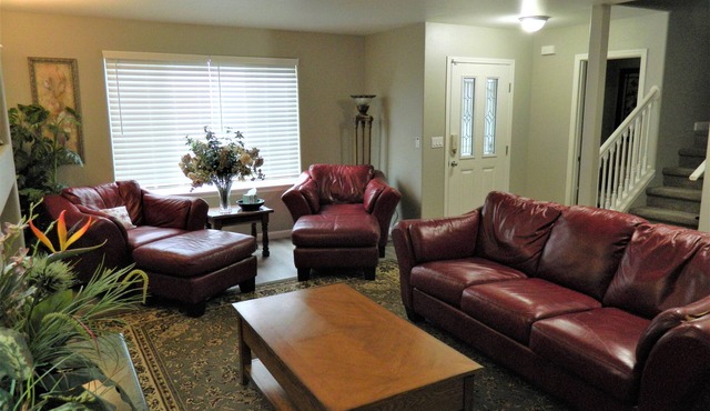 Upscale Puyallup Home ☆ Near Seattle, Tacoma, Puget Sound, Cascade Mountains