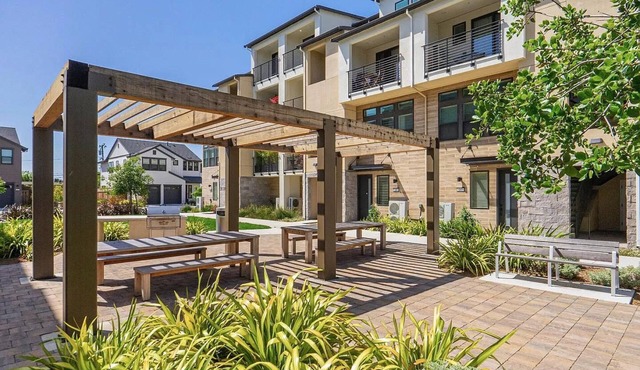 Upscale Quiet 2B2.5B 1450sqft Townhome Between SF and South Bay