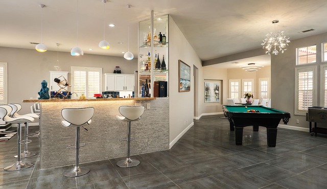Upscale Quiet Luxury Living In Palm Desert! CLOSE to Shopping Golf ⛳️