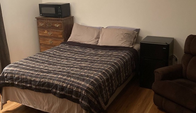 Upscale Quiet Neighborhood Master Bedroom w/Private Bath