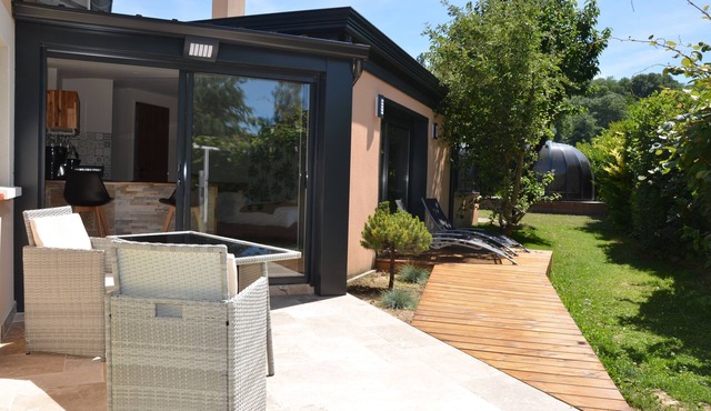 Upscale, quiet, secure, gym, boules, bikes, pool, SPA SAUNA