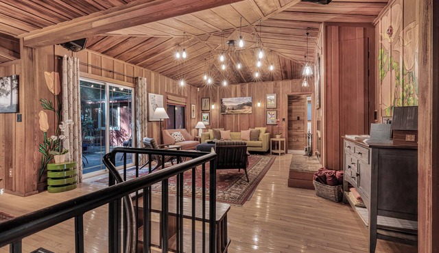 Upscale Redwood Cabin on Creek - 2 Master Bedrooms, Fireplace - New Hot Tub.