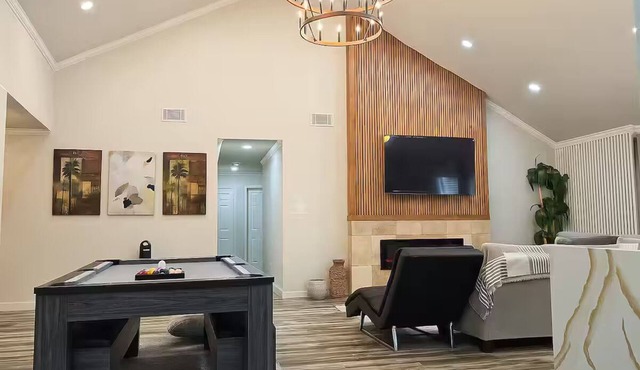 Upscale Retreat-Games, Comfort & Cozy Vibes Await!