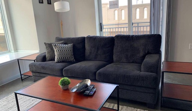 Upscale Riverfront 2BR Apt