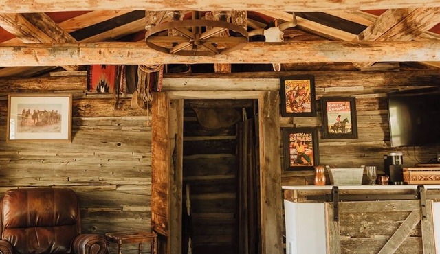 Upscale rustic cabin in Silver Lake, Oregon's outback
