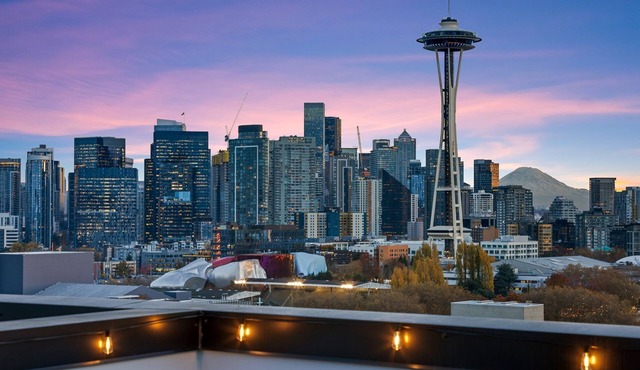 Upscale Seattle Stay with Unforgettable Rooftop Views