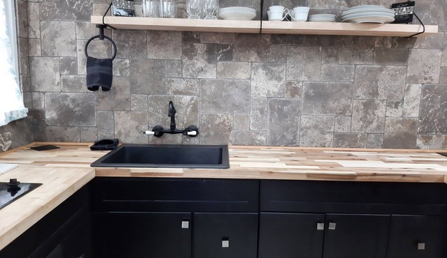 Upscale studio apartment newly remodeled