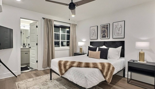 Upscale suite w/pool & extra large balcony