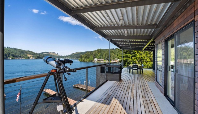 Upscale Summit Lake retreat w/hot tub, docks, canoes, paddle boards, & grill