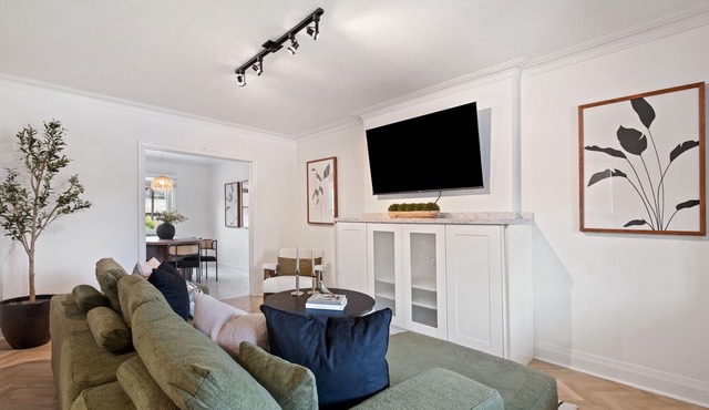 Upscale Toronto Home Near Transit | Office | King Beds | Garden | Backyard Oasis