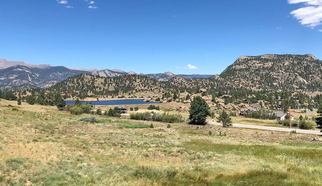 Upscale Town Home, Beautiful Mountain & Lake Views, AC, Game Room # 6053