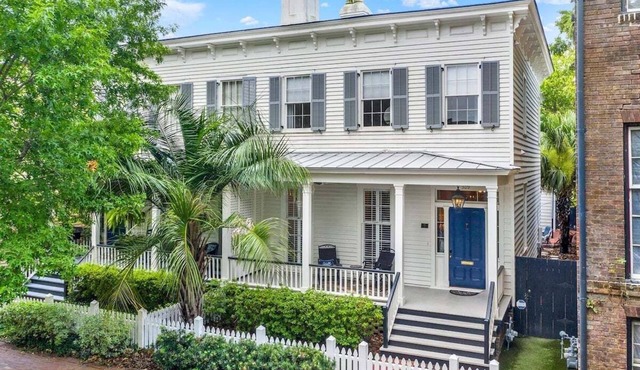 Upscale Townhome + Carriage Savannah, Near Forsyth