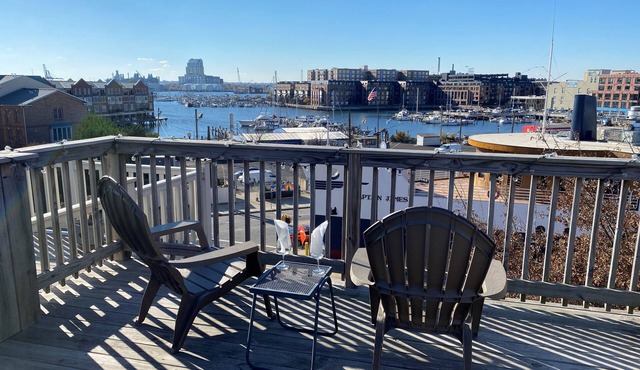 Upscale Townhome - Water and City Views from Rooftop Deck - Great Location!