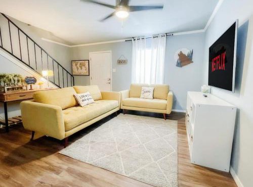 Upscale Townhouse Heart of SA's medical Center