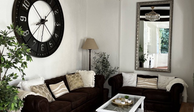 Upscale townhouse in centre Pézenas