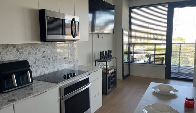 Upscale Urban Oasis: Fashion-Forward Dallas Apartment