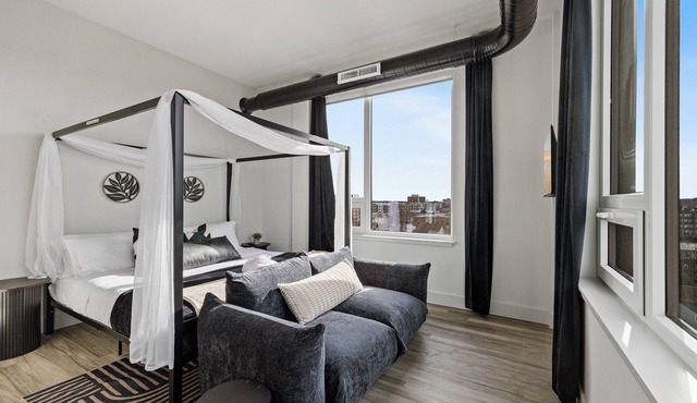 Upscale Views 2br Free Parkn, Walk 2 Train, 2bath