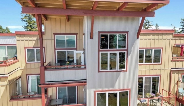 Upscale Waterfront Condo in Birch Bay