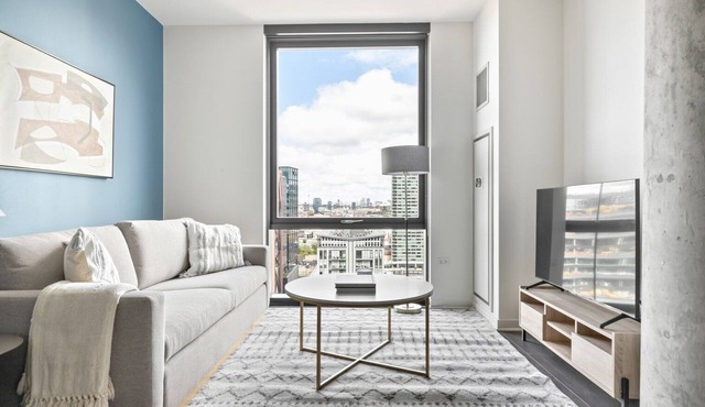 Upscale West Loop 1BR w/W/D, Gym & Lounge, nr L, by Blueground