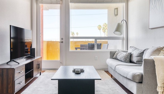 Upscale Westchester 1BR w/Pool, Gym & W/D, 5 mins to LAX, by Blueground