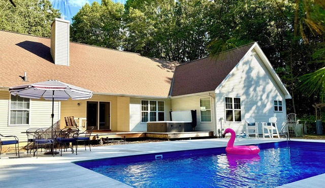 Upscale Wooded Retreat: Pool, Hot tub, Fenced Yard & Game Room.