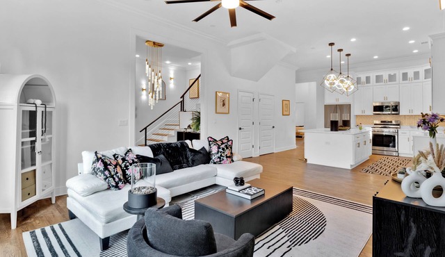 Upscaled 5-bdrm house used for content creation, game night, celebrations & fun