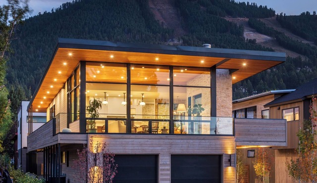 Upside Down East Jackson Brand New w/Chef's Kitchen & Hot Tub on Rooftop Deck