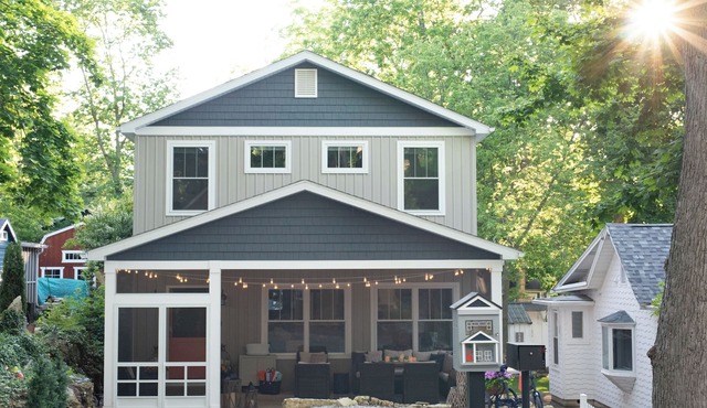 "Upside" New Cottage w Custom Built Bunk Room - Inside LKSD Gates