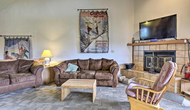 Upson Ski-InandSki-Out, End-Unit Cabin with Fireplace!